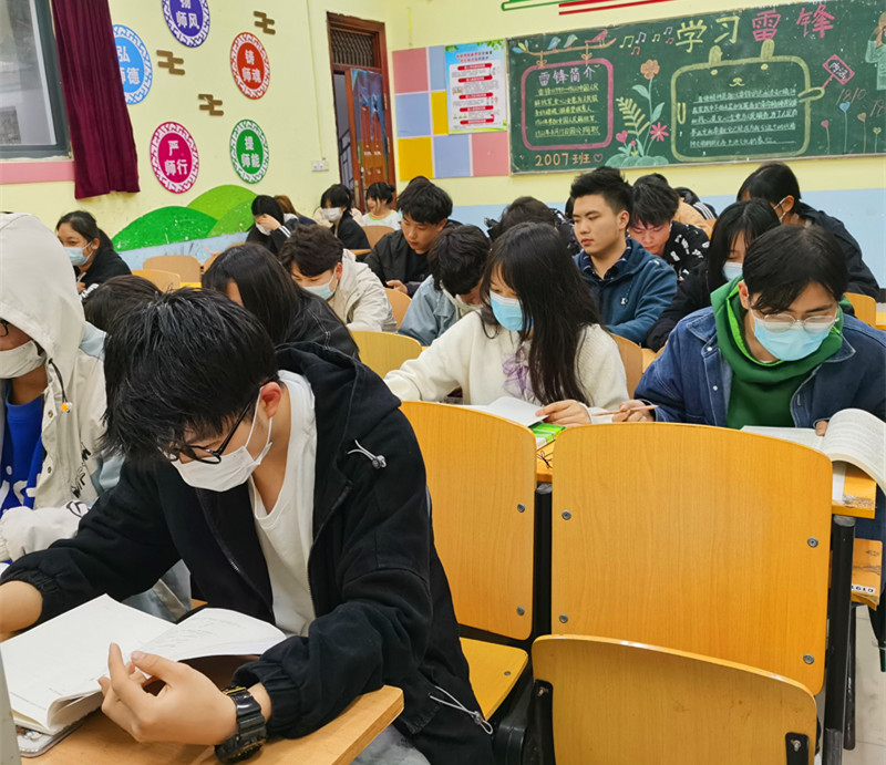 2021.3.19 我院大力强化晚自习管理2_副本.jpg