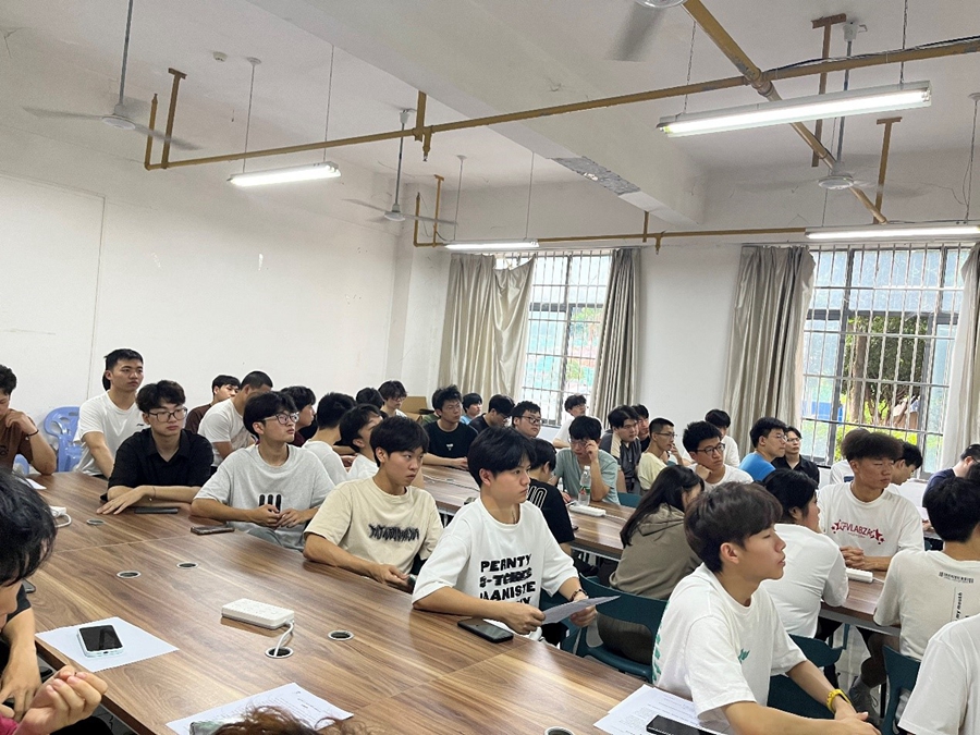 信息机电学院举行林业智造专业群专场招聘宣讲会照片（2）.jpg