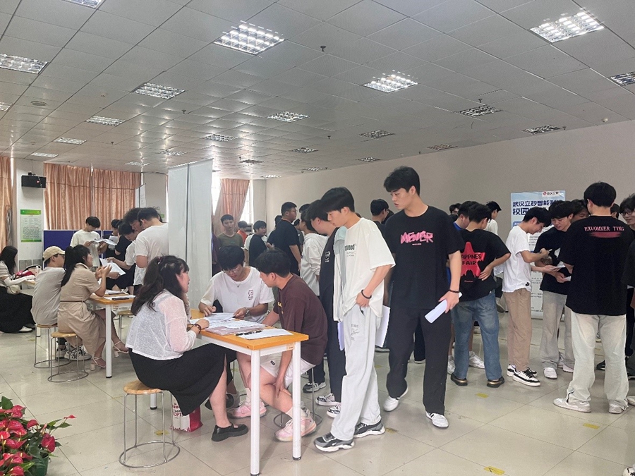 信息机电学院举行咚咚智能制造英才班专场招聘会照片（2）.jpg