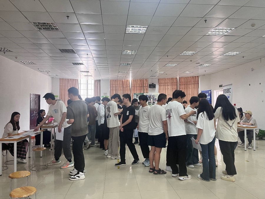 信息机电学院举行咚咚智能制造英才班专场招聘会照片（3）.jpg