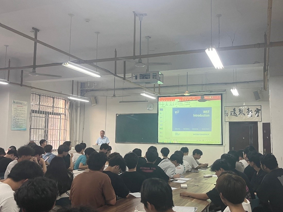 信息机电学院举行林业智造专业群第三场专场招聘宣讲会照片（1）.jpg