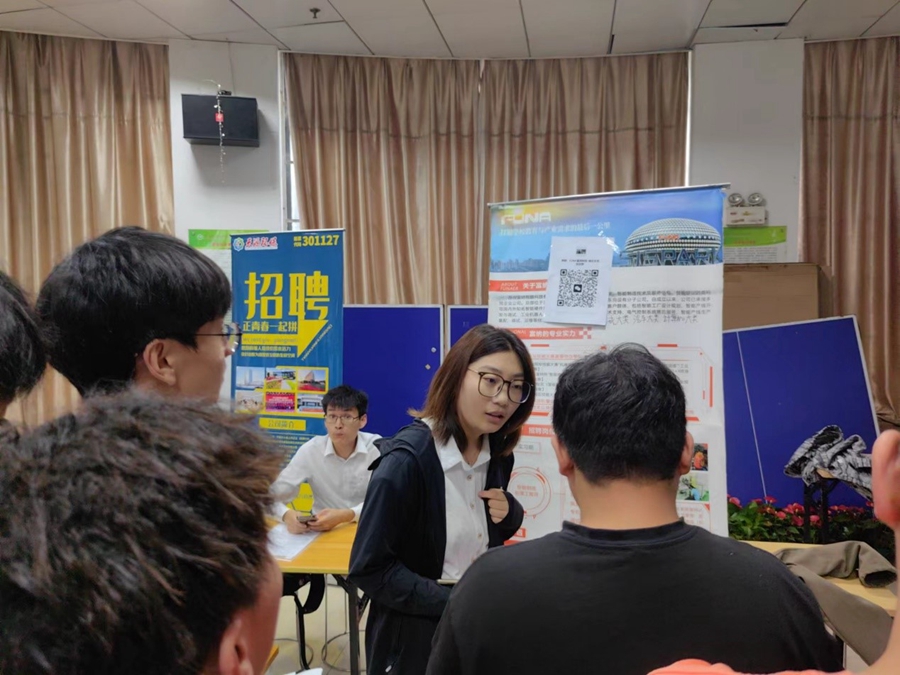 信息机电学院举行“生态引领 智创未来“2024年林业智造专业群专场招聘会照片（7）.jpg