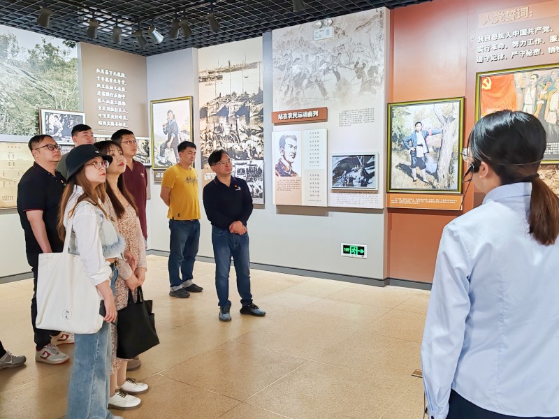 艺术设计学院党总支赴红安教育基地参观学习照片（1）.jpg