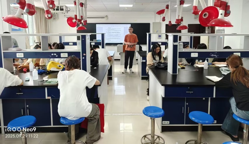 1759219036688432.jpg 国庆安全班会1_副本.jpg