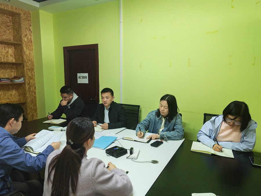 1774945840914069.jpg 人工智能学院召开行政办公会 - 副本.jpg