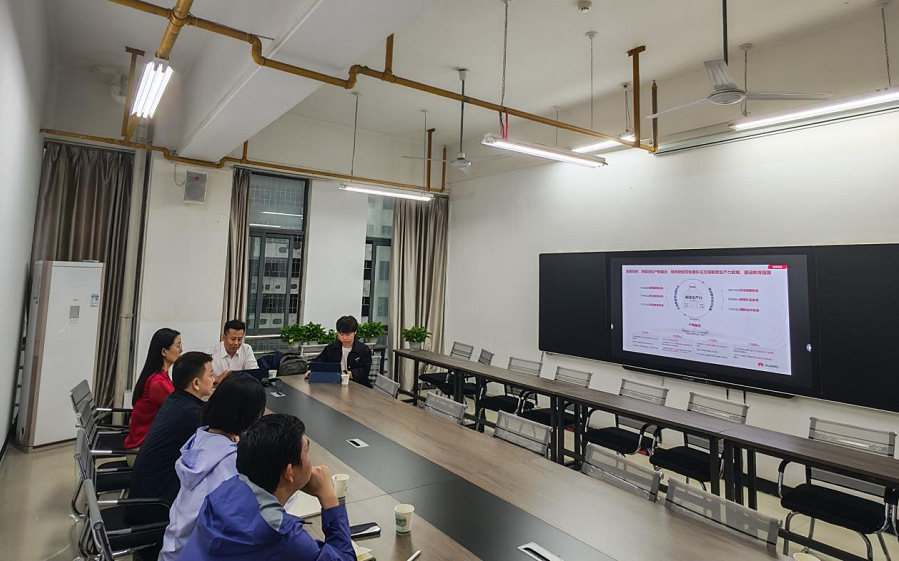 1775800607784085.png 我院与华为技术有限公司召开校企合作交流座谈会1 - 副本.png