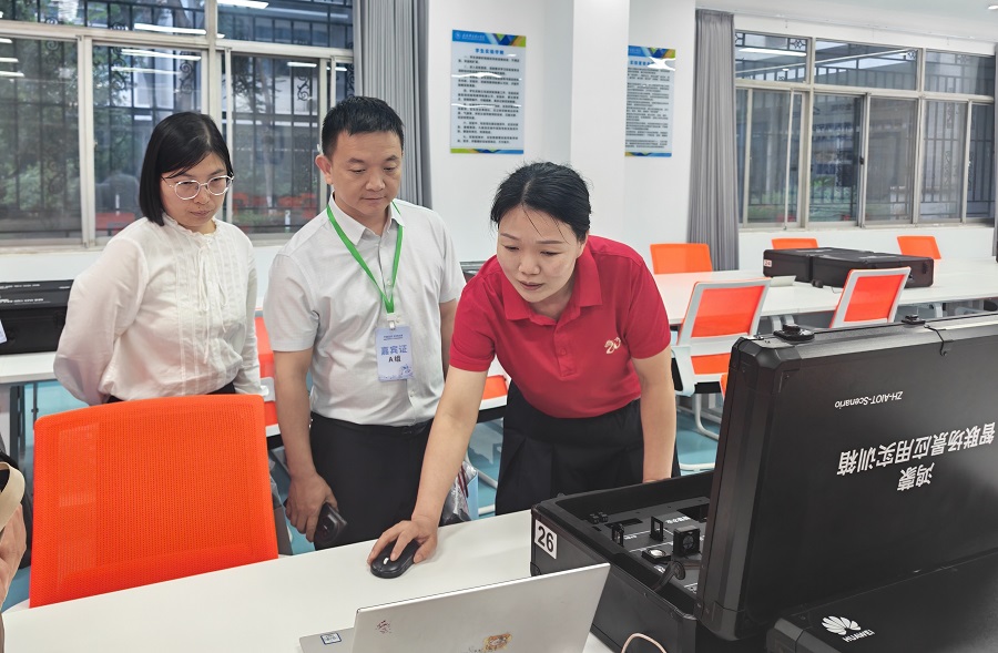 我院参加数智时代高质量ICT人才培养与发展研讨会1 - 副本.jpg