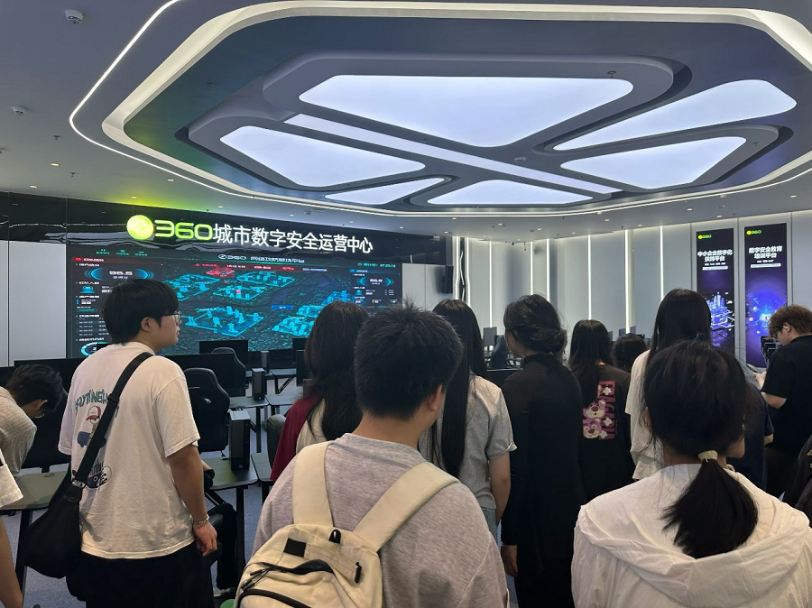 我院师生走进武汉国家网络安全人才与创新基地开展实践活动3 - 副本.png