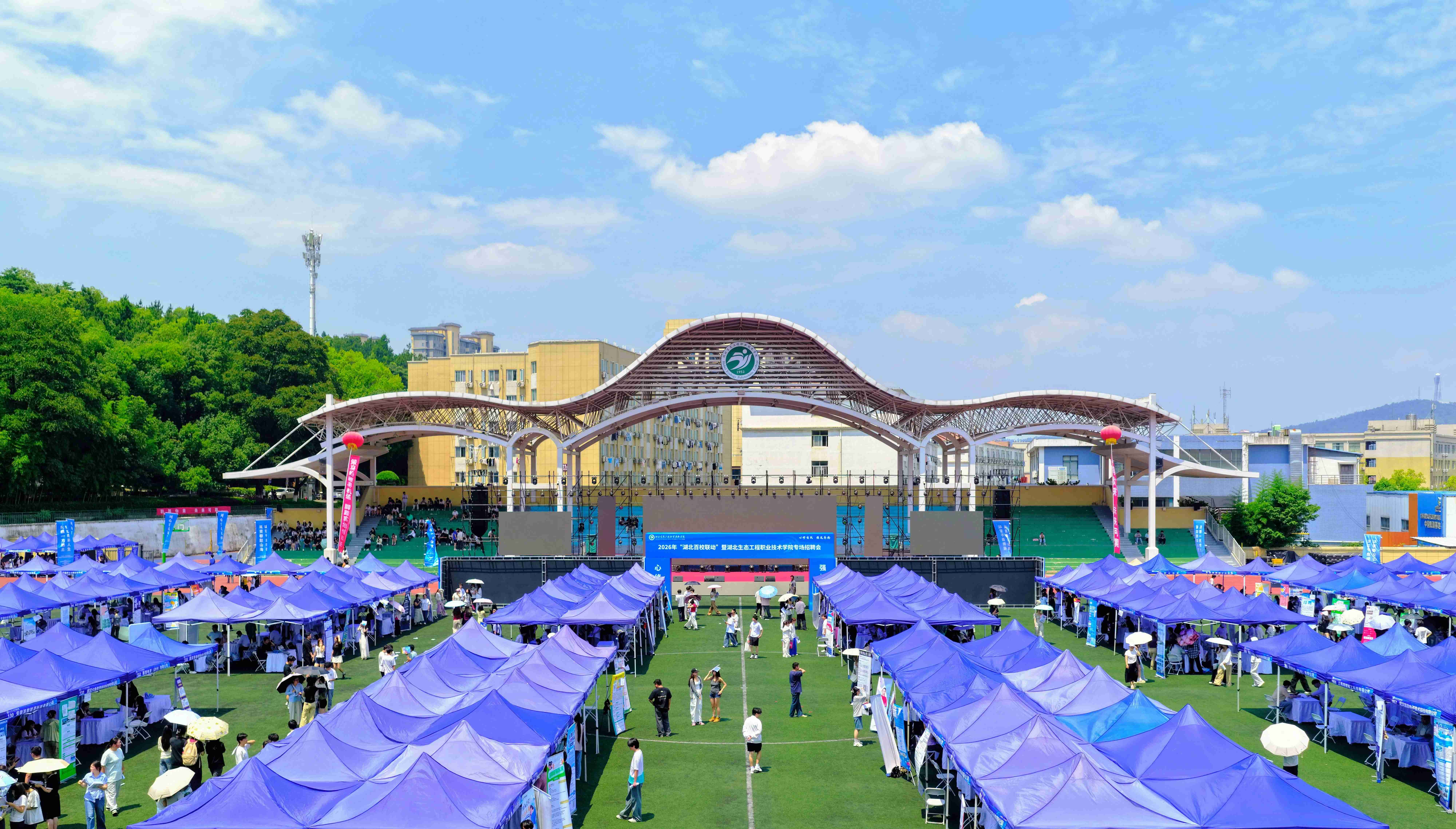 1781577088213040.jpg 招聘会2 (1).jpg